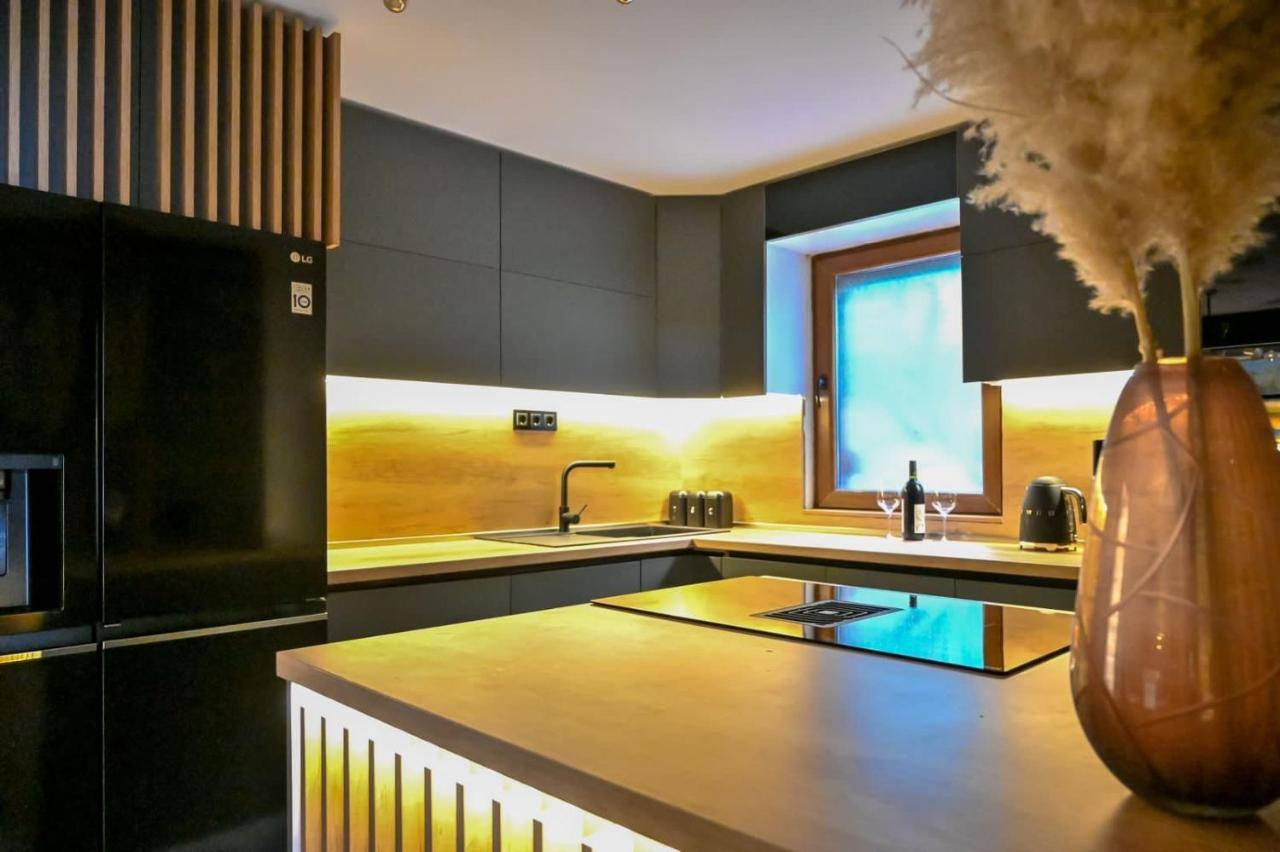 Villa Sun Castle โกตอร์ ภายนอก รูปภาพ
